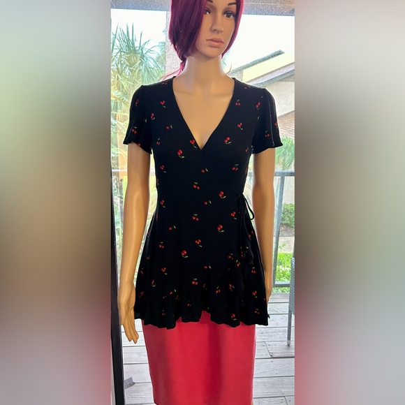 Solemio, Las Angeles. Black, wrap top with cherry print. Sz. S women’s - Picture 3 of 10